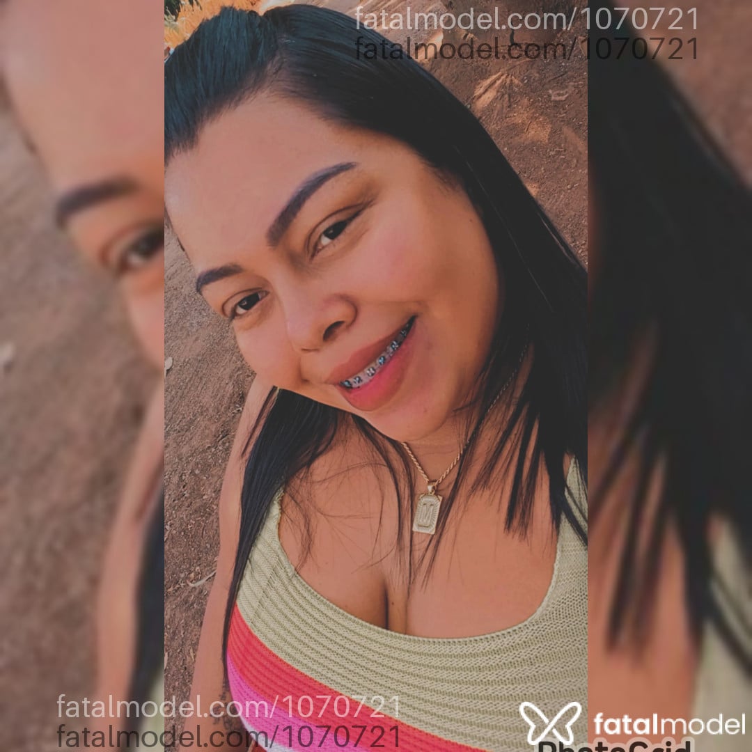 Acompanhante mulher com cabelo castanho de olhos pretos - Letícia
