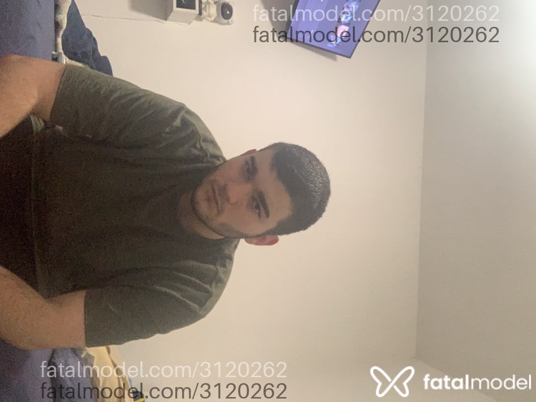 Acompanhante homem com cabelo castanho de olhos castanhos - BruBru