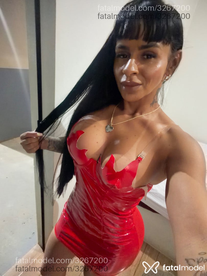 Acompanhante mulher morena (o) de olhos pretos - Karina