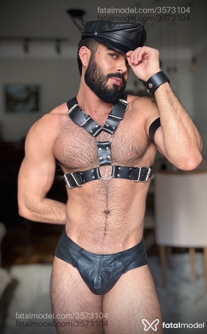 Acompanhante homem morena (o) de olhos pretos - João Alves