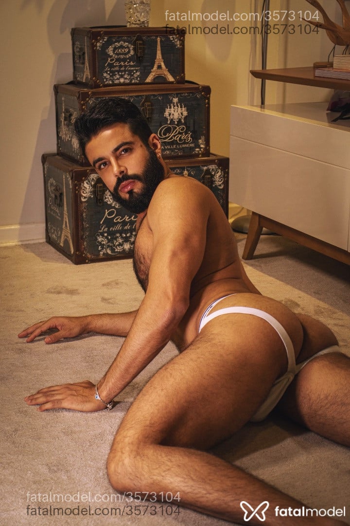 Acompanhante homem morena (o) de olhos pretos - João Alves