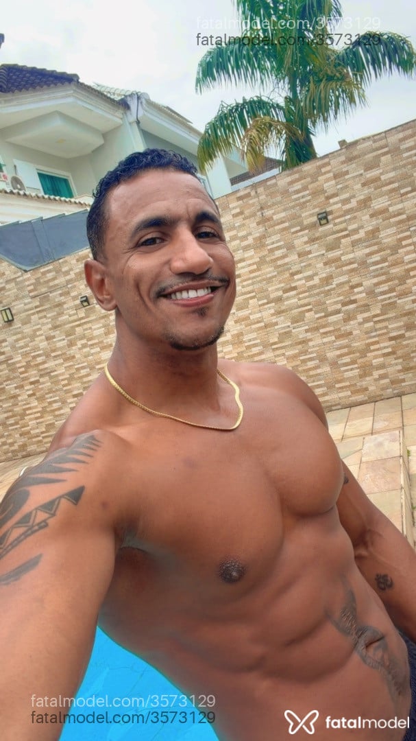Acompanhante homem morena (o) de olhos castanhos - Henrique Medeiros