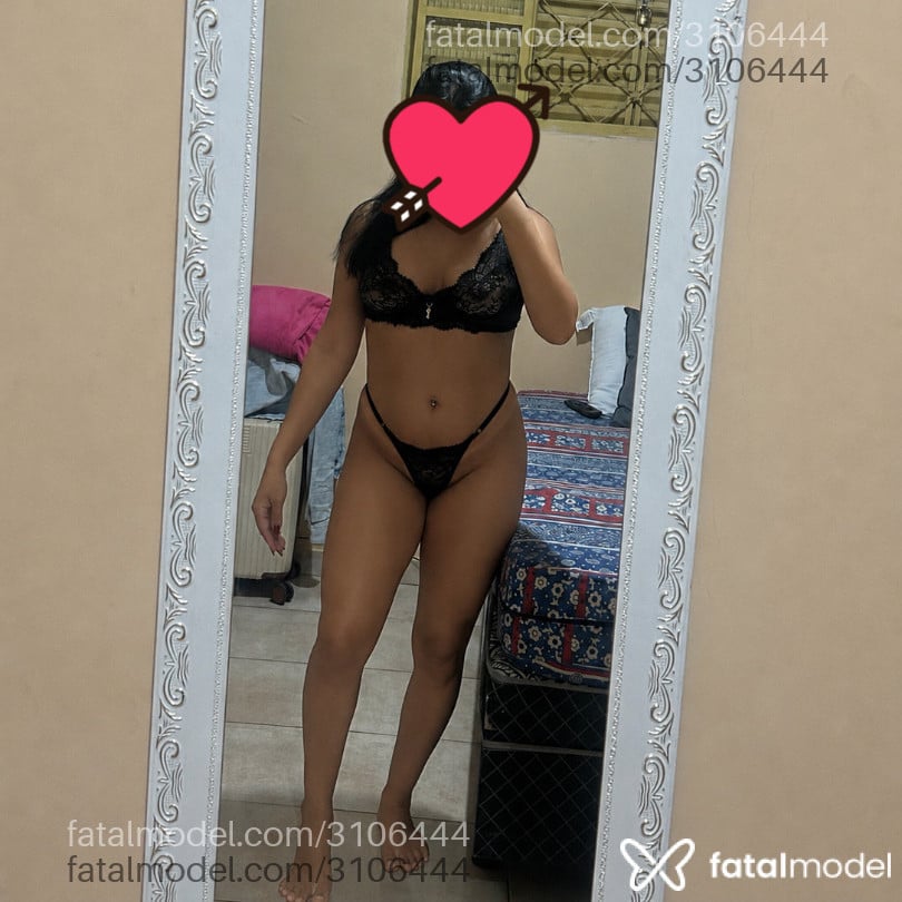 Acompanhante mulher morena (o) de olhos castanhos - Julia