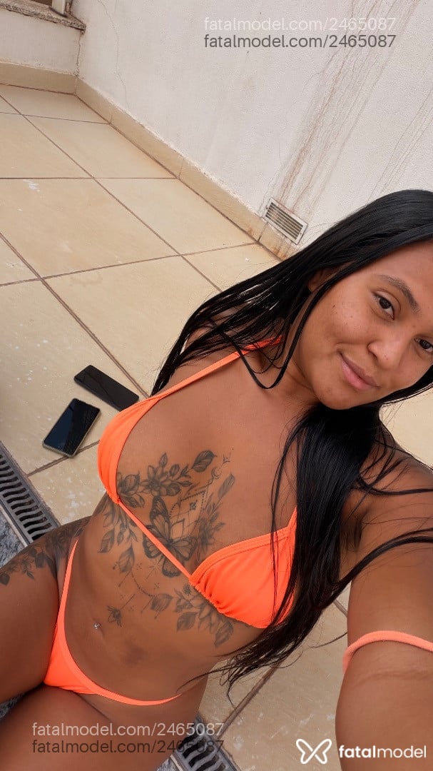 Acompanhante mulher com cabelo castanho de olhos castanhos - Safira Satto