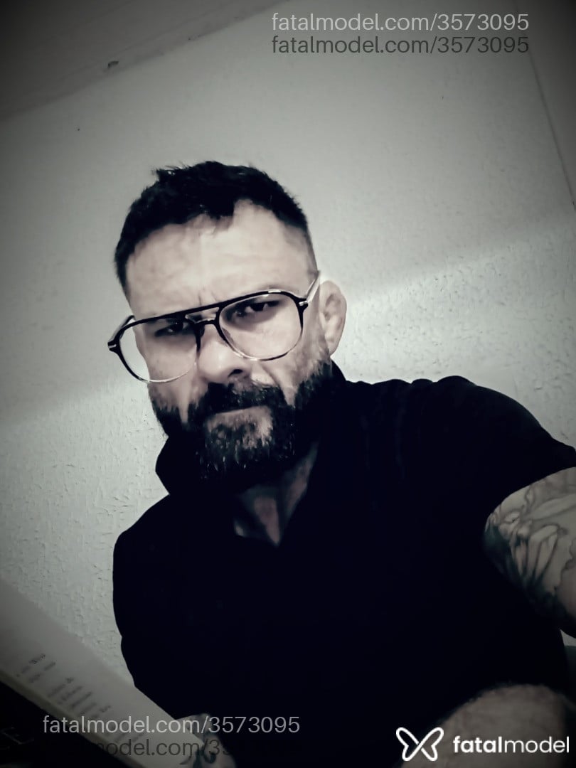 Acompanhante homem com cabelo castanho de olhos castanhos - Juan Pedro