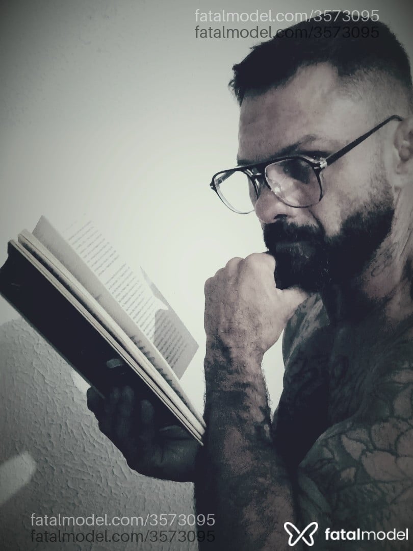 Acompanhante homem com cabelo castanho de olhos castanhos - Juan Pedro