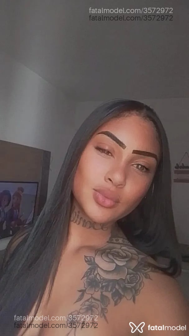Acompanhante mulher com cabelo castanho de olhos castanhos - Victoria