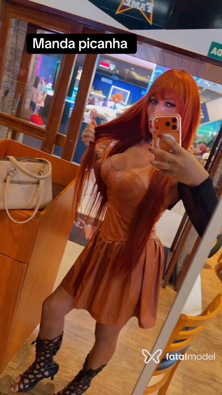 Acompanhante mulher trans ruiva (o) de olhos pretos - Aryely Marony