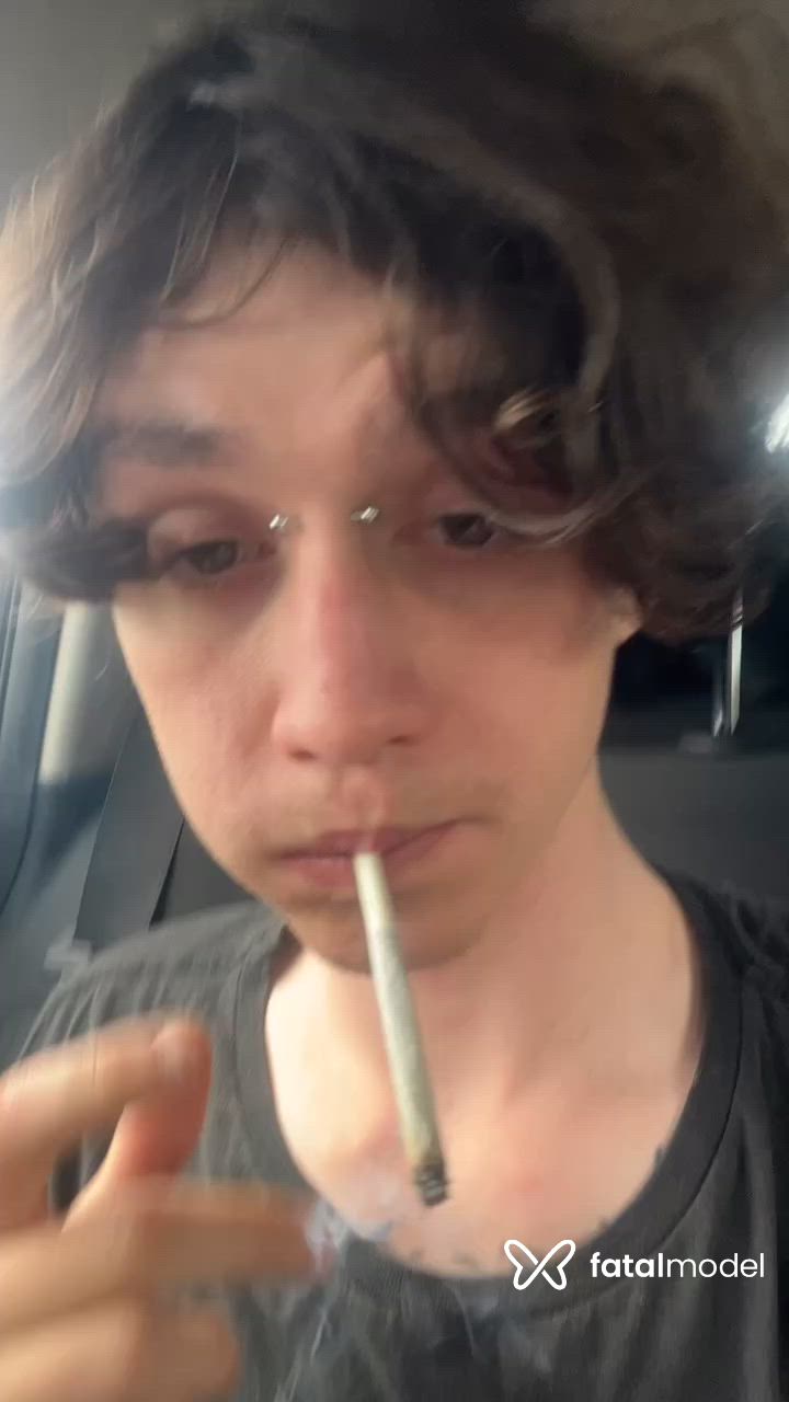 Acompanhante homem com cabelo castanho de olhos verdes - Zacc