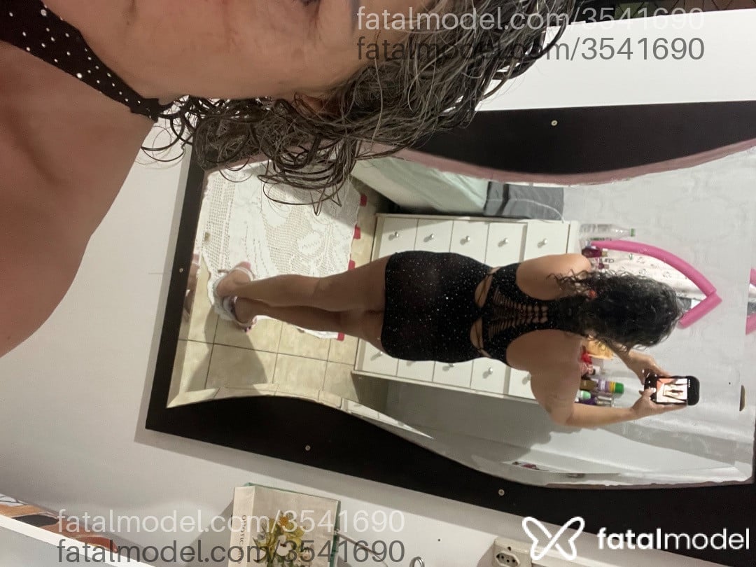 Acompanhante mulher com cabelo grisalho de olhos castanhos - Grazzi