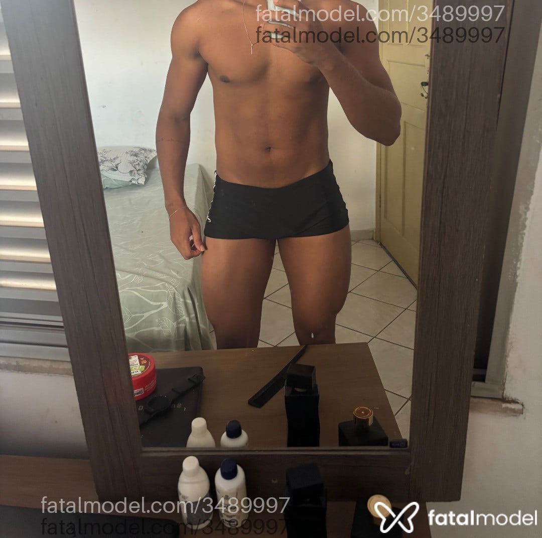 Acompanhante homem morena (o) de olhos castanhos - Pedro