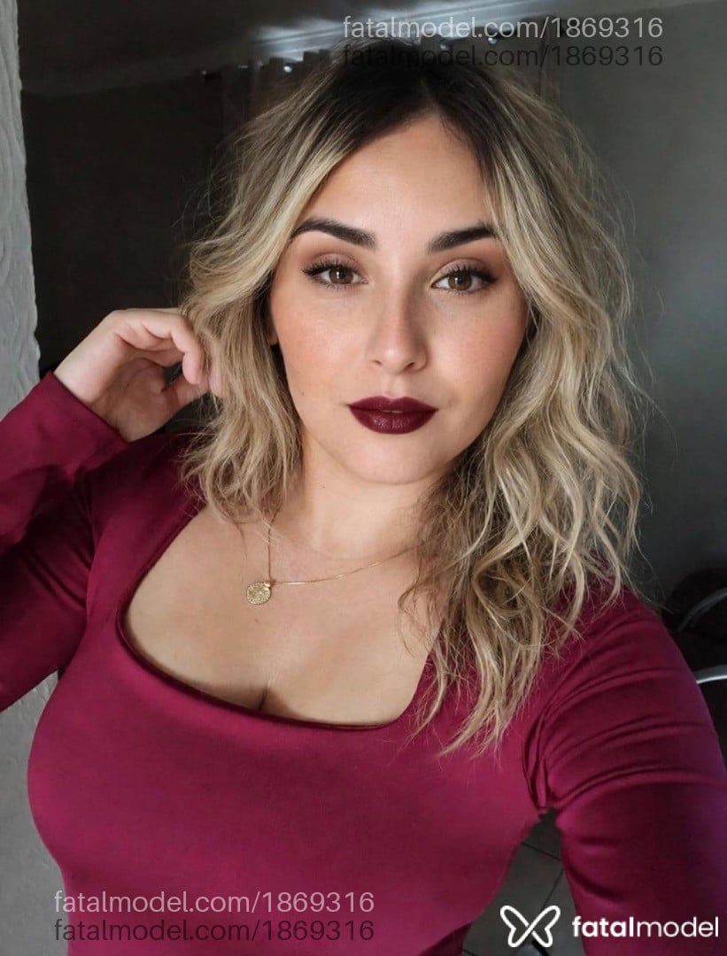 Acompanhante mulher loira (o) de olhos castanhos - Vanessa Diniz