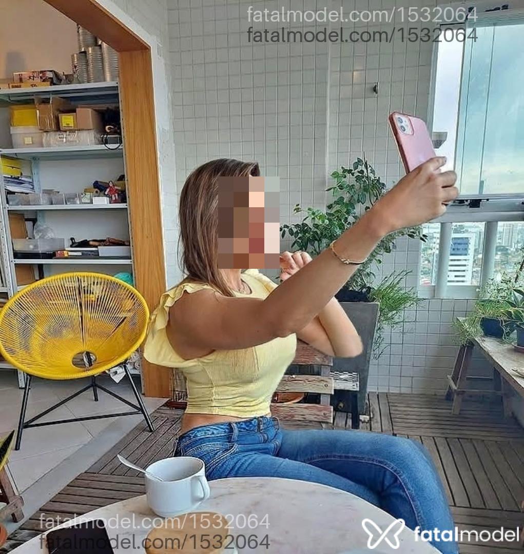 Acompanhante mulher loira (o) de olhos castanhos - Vittória Ferri