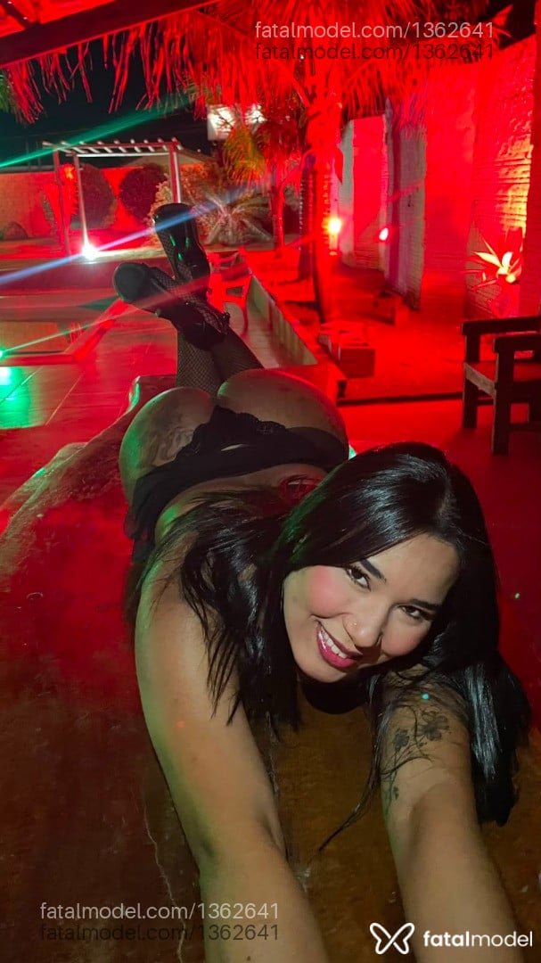 Acompanhante mulher morena (o) de olhos pretos - Yohana Morena