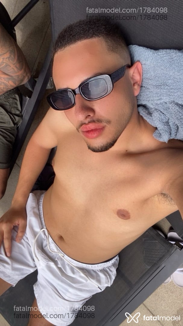Acompanhante homem com cabelo castanho de olhos castanhos - Bruno carlos