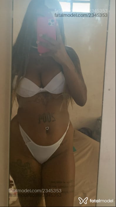 Acompanhante mulher com cabelo castanho de olhos pretos - Ruhby
