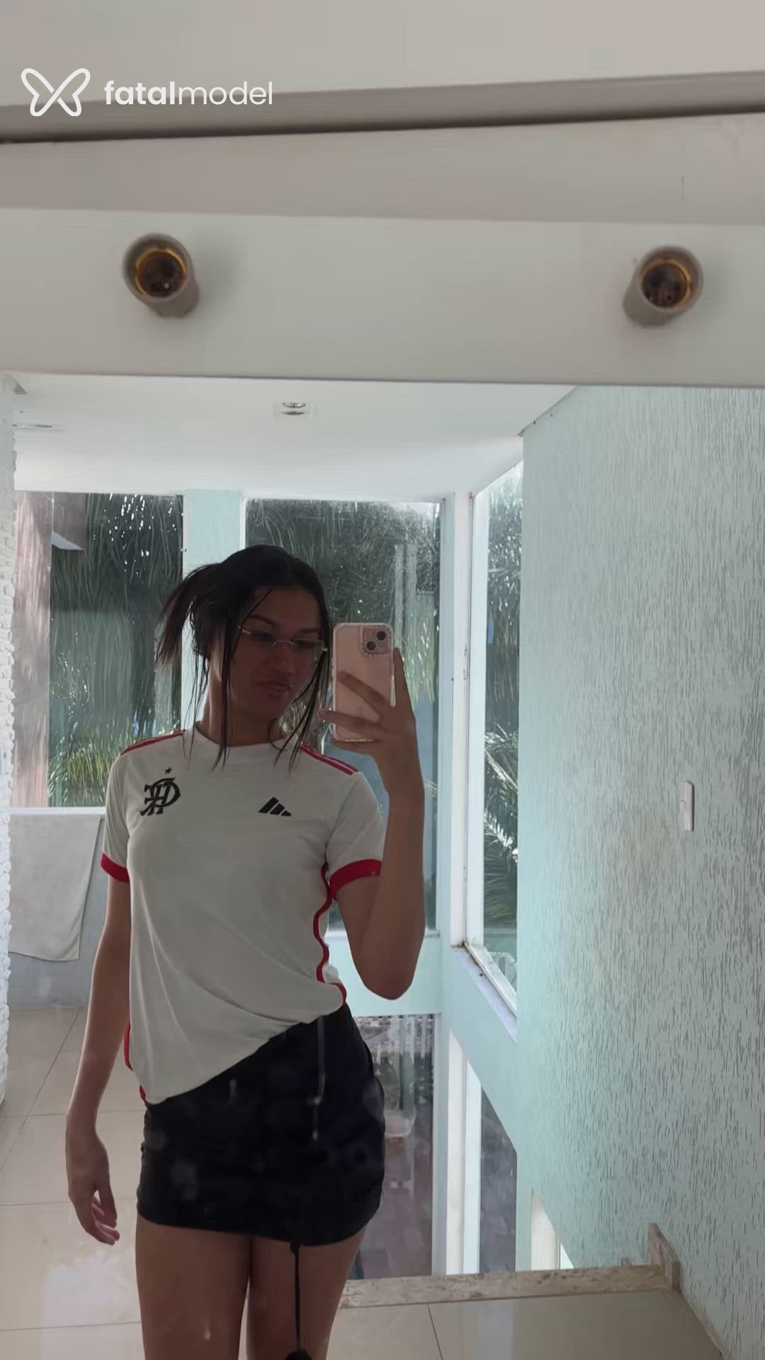 Acompanhante mulher trans loira (o) de olhos castanhos - Isabela Duarte
