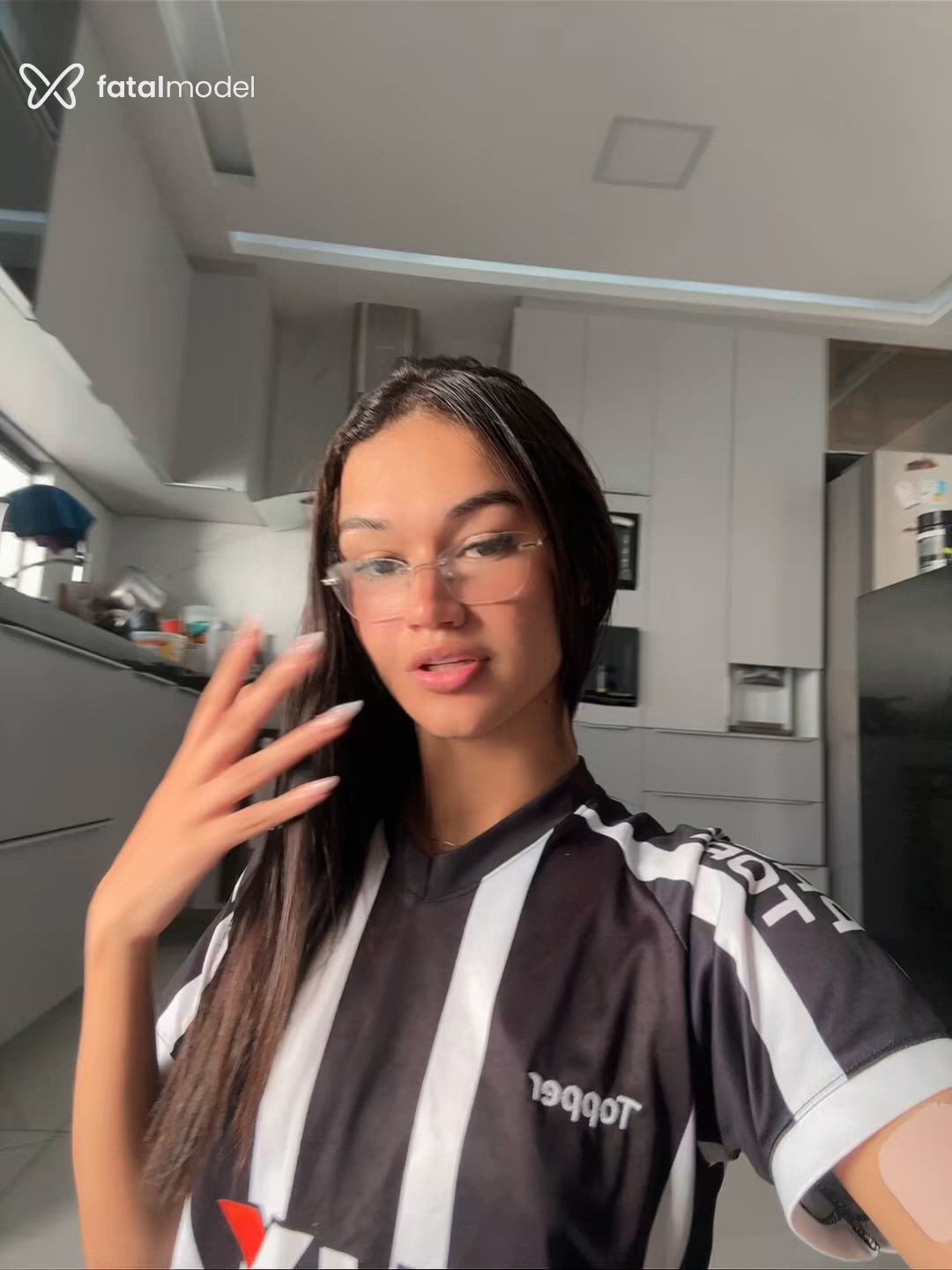 Acompanhante mulher trans loira (o) de olhos castanhos - Isabela Duarte