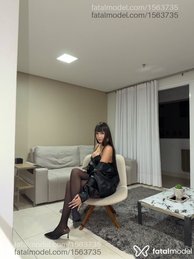 Acompanhante mulher trans morena (o) de olhos castanhos - Mel