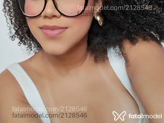 Acompanhante mulher com cabelo castanho de olhos castanhos - Ewelyn