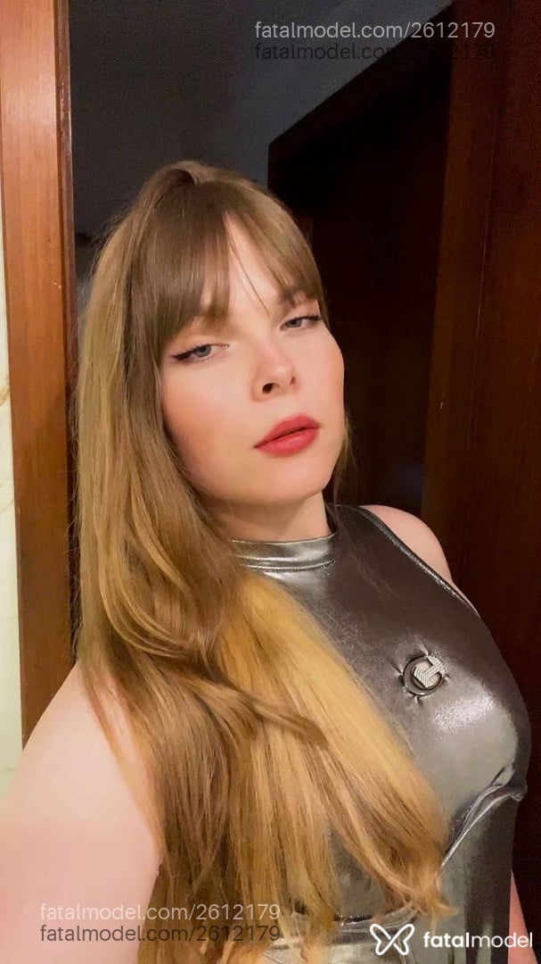 Acompanhante mulher trans loira (o) de olhos verdes - Esther Vidal