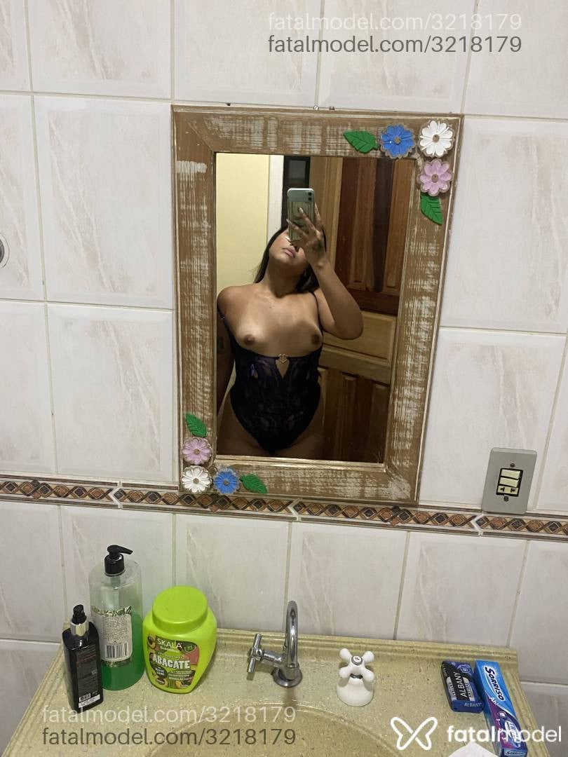 Acompanhante mulher morena (o) de olhos castanhos em Virtual - Melissa