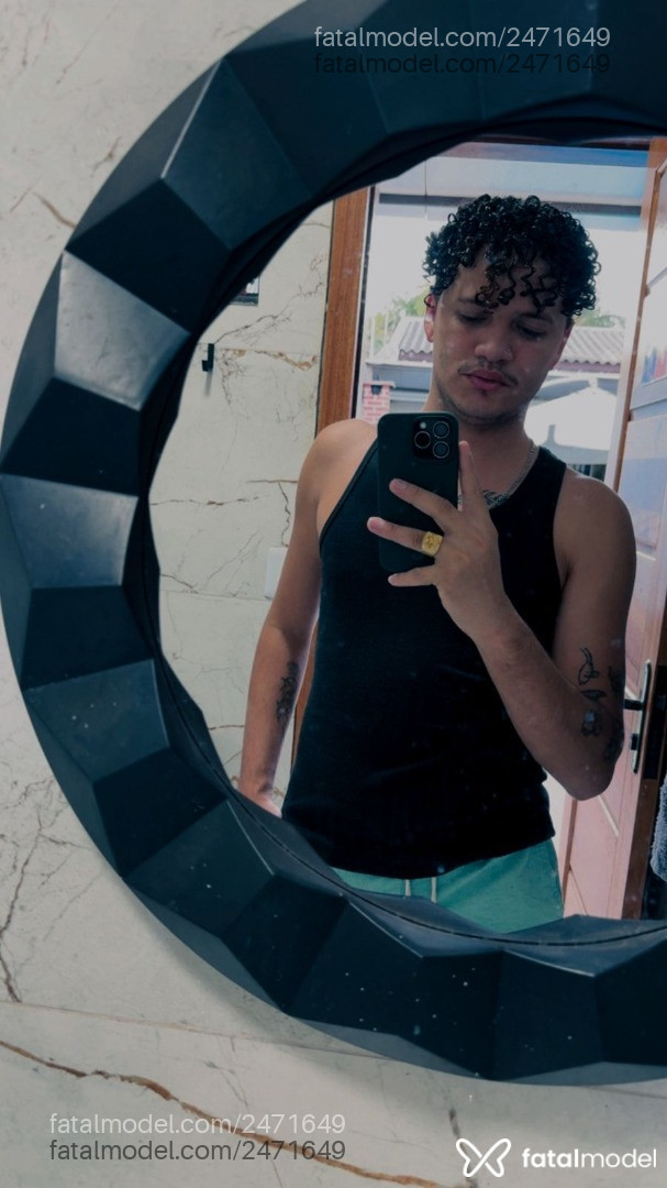 Acompanhante homem com cabelo castanho de olhos castanhos - Jhordan Acompanhante homem com cabelo castanho de olhos castanhos - Jhordan
