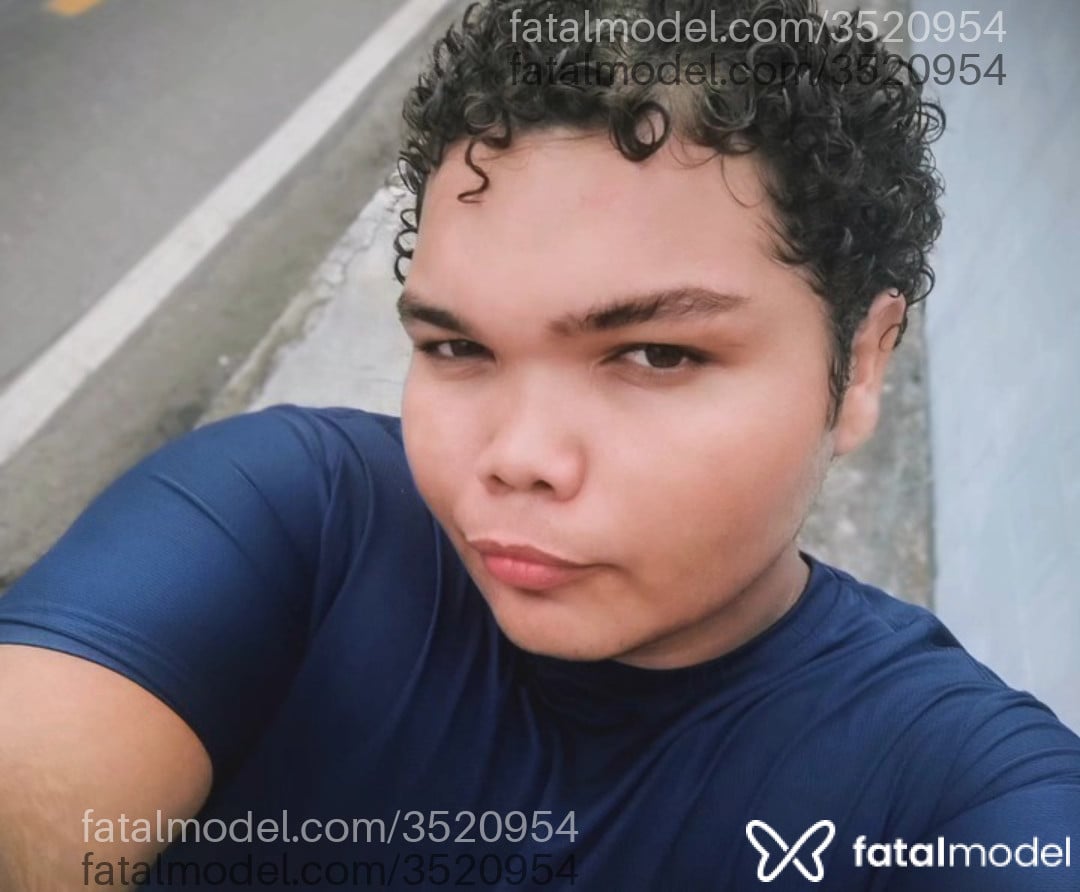 Acompanhante homem morena (o) de olhos castanhos - Ls Ls