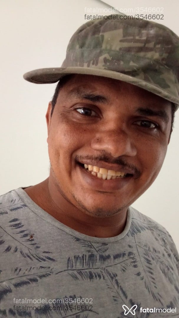 Acompanhante homem morena (o) de olhos castanhos - Ronaldo