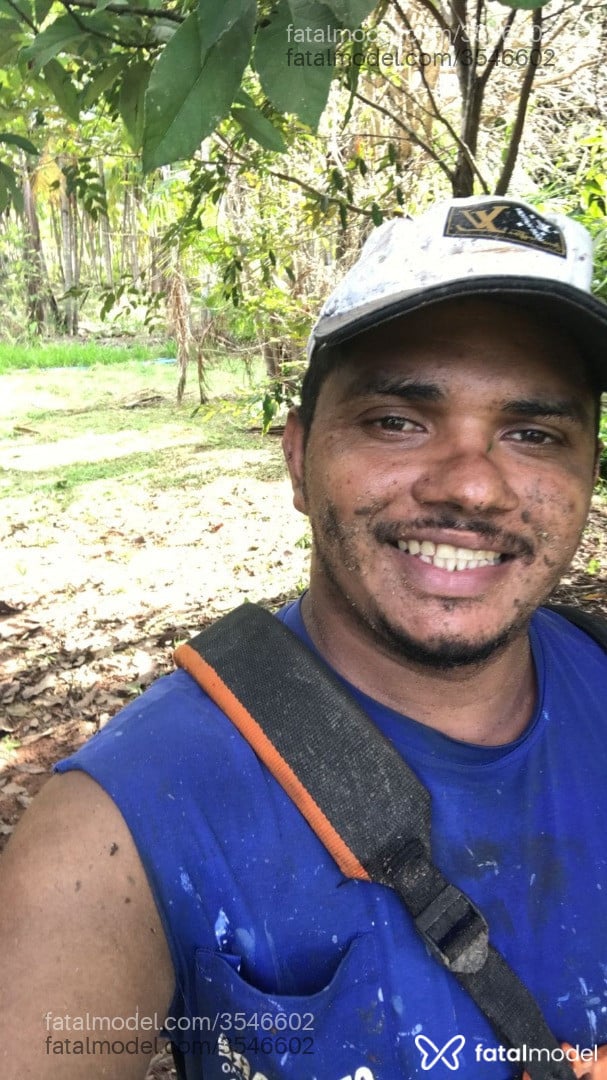 Acompanhante homem morena (o) de olhos castanhos - Ronaldo