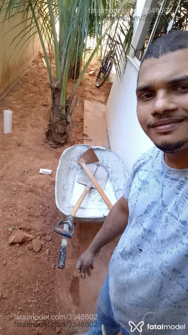 Acompanhante homem morena (o) de olhos castanhos - Ronaldo