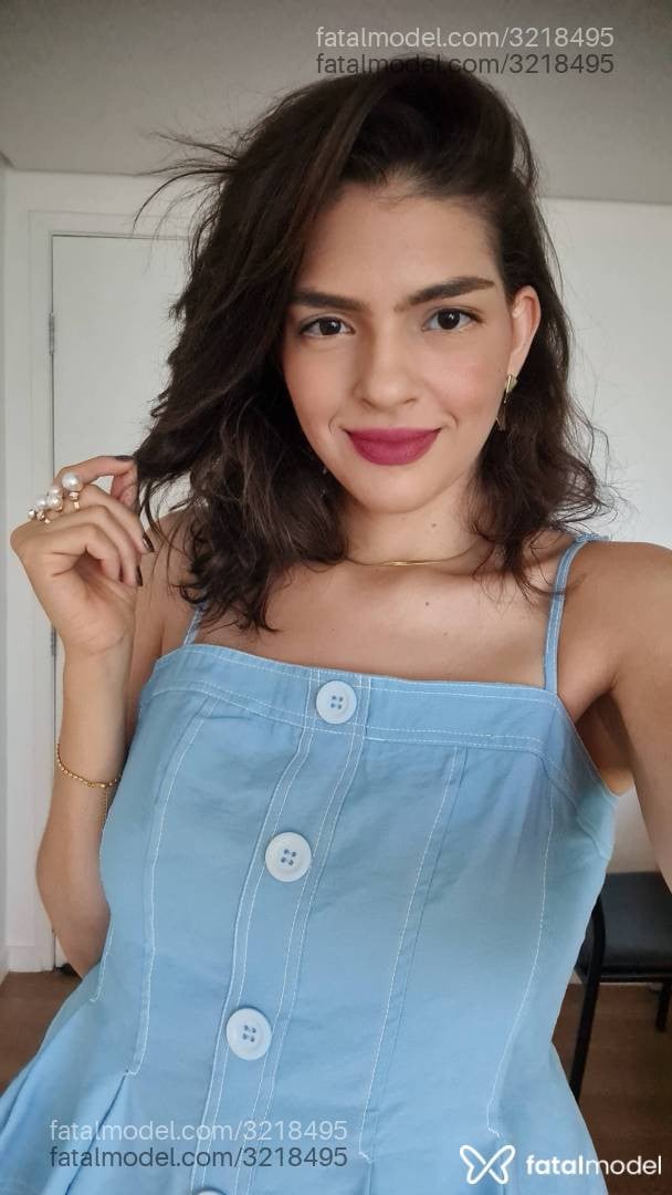 Acompanhante mulher com cabelo castanho de olhos castanhos em Brasília - Úrsula