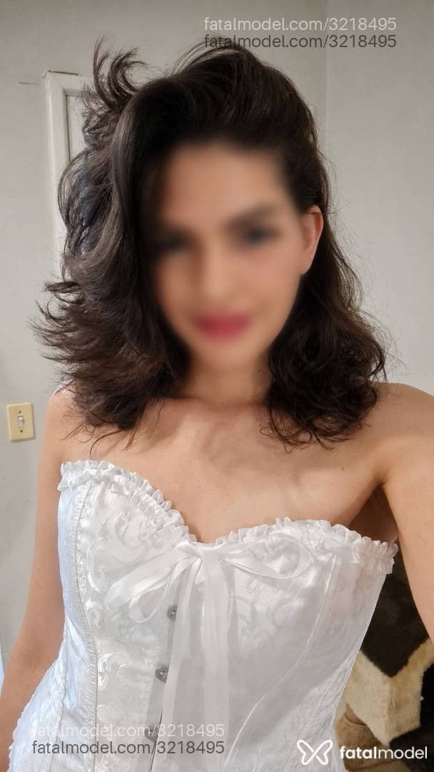 Acompanhante mulher com cabelo castanho de olhos castanhos - Úrsula Acompanhante mulher com cabelo castanho de olhos castanhos - Úrsula