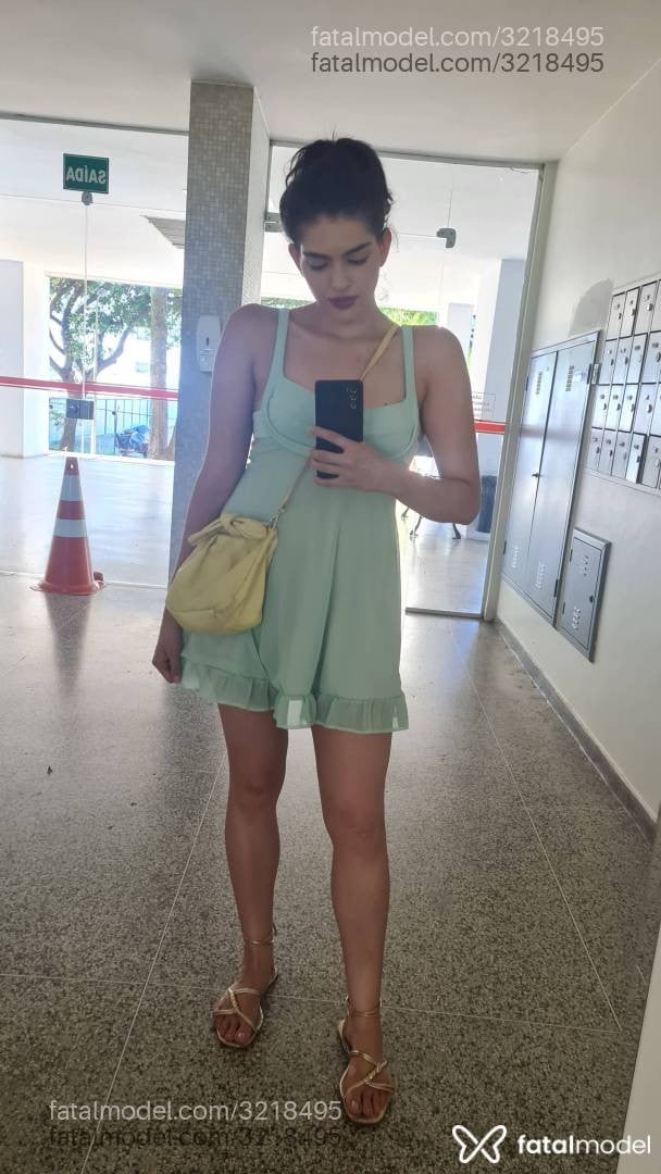 Acompanhante mulher com cabelo castanho de olhos castanhos - Úrsula