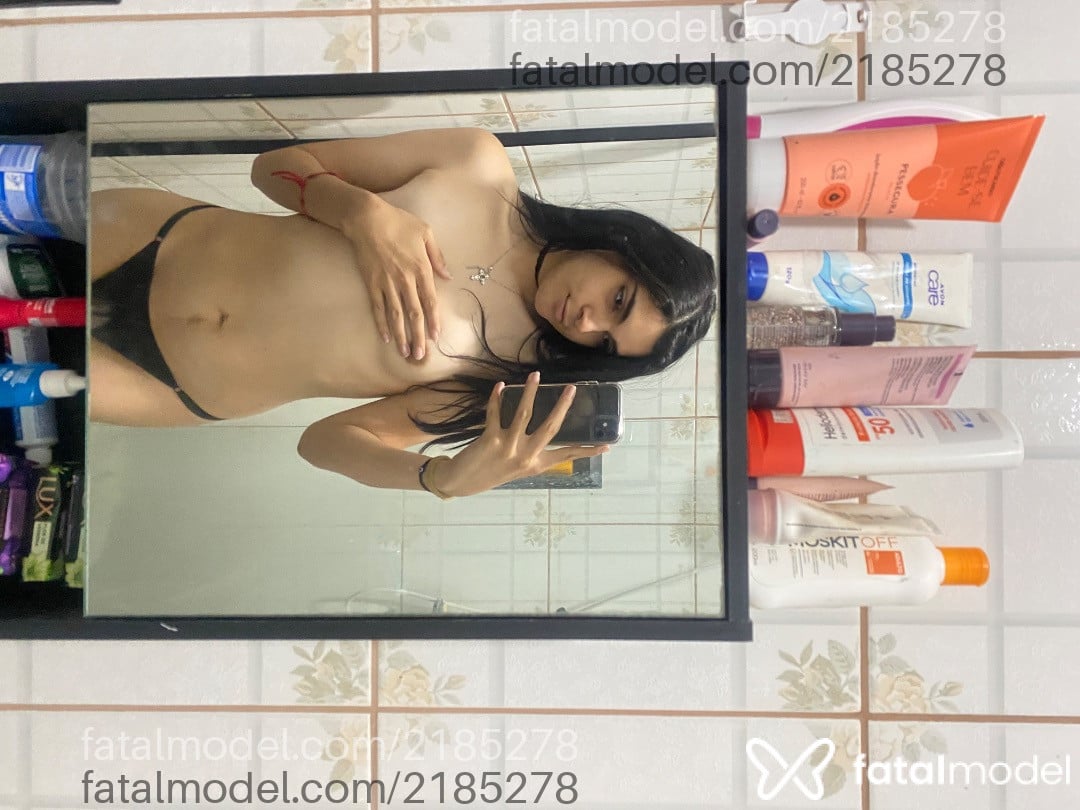 Acompanhante mulher trans morena (o) de olhos castanhos - Harley Lizz