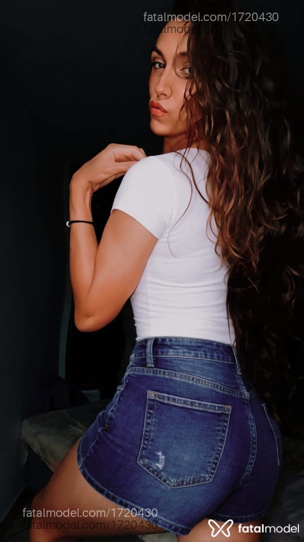 Acompanhante mulher trans morena (o) de olhos castanhos - Lua