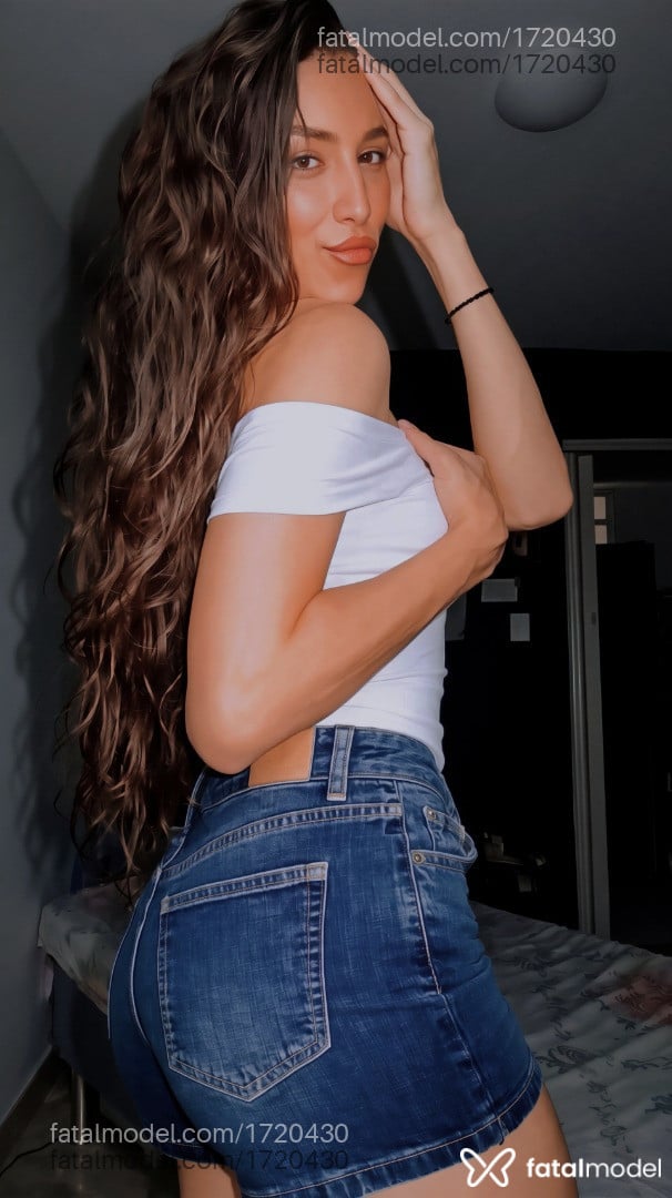 Acompanhante mulher trans morena (o) de olhos castanhos - Lua
