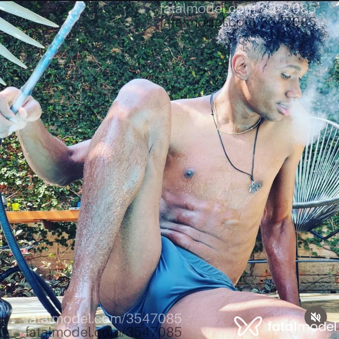 Acompanhante homem morena (o) de olhos castanhos - Heiby