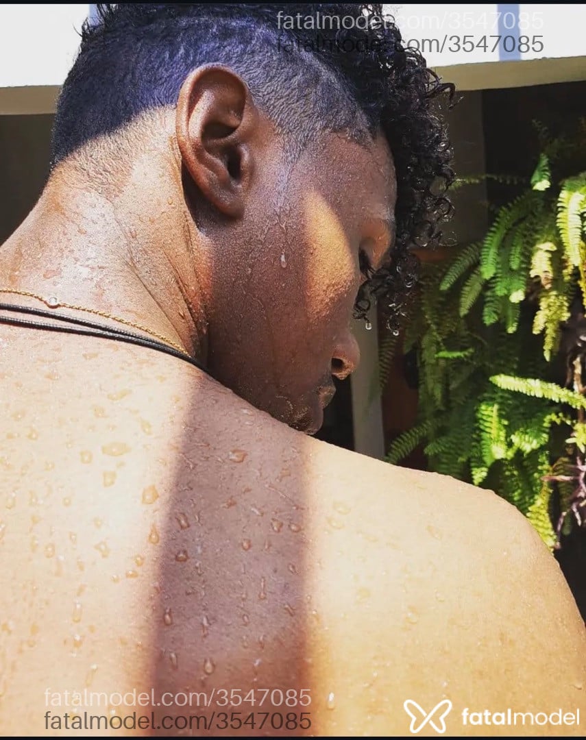 Acompanhante homem morena (o) de olhos castanhos - Heiby