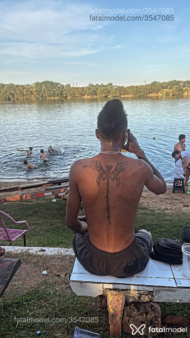 Acompanhante homem morena (o) de olhos castanhos - Heiby
