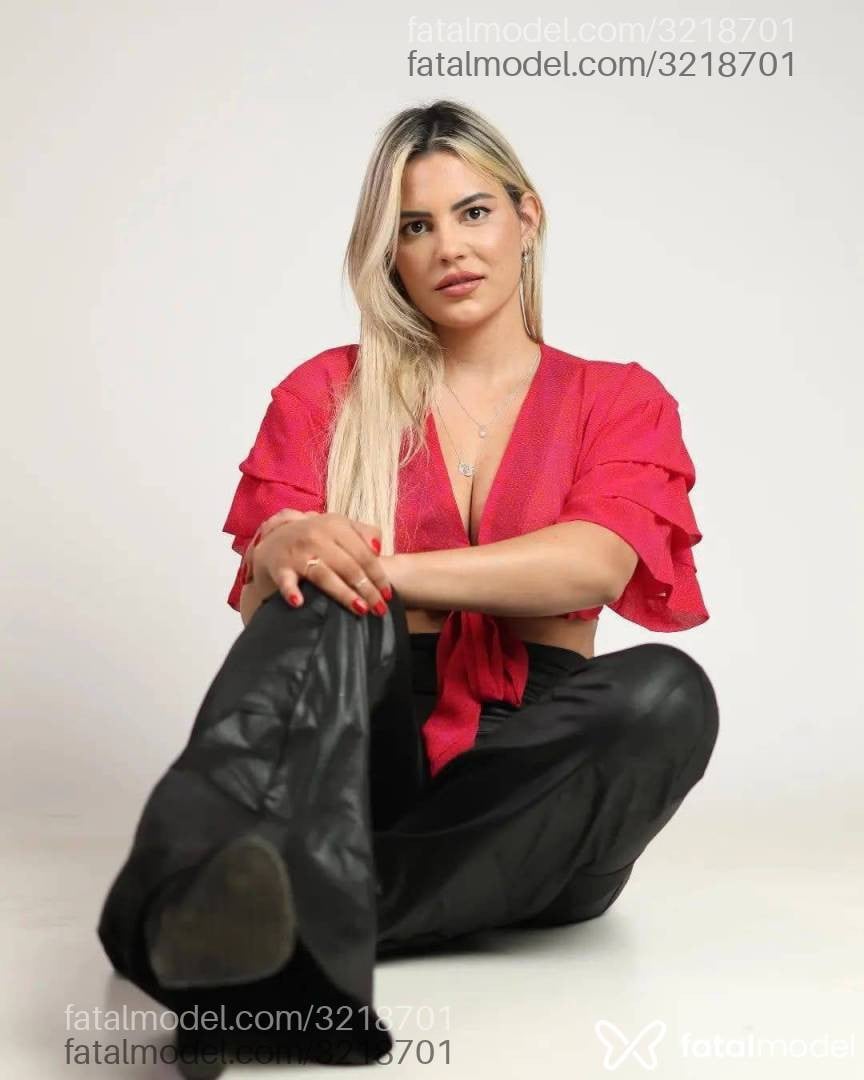 Acompanhante mulher com cabelo castanho de olhos pretos em São Paulo - Aurora
