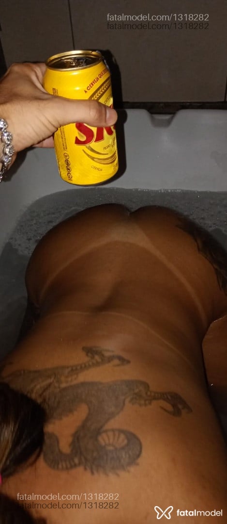 Acompanhante mulher trans morena (o) de olhos castanhos - Angel