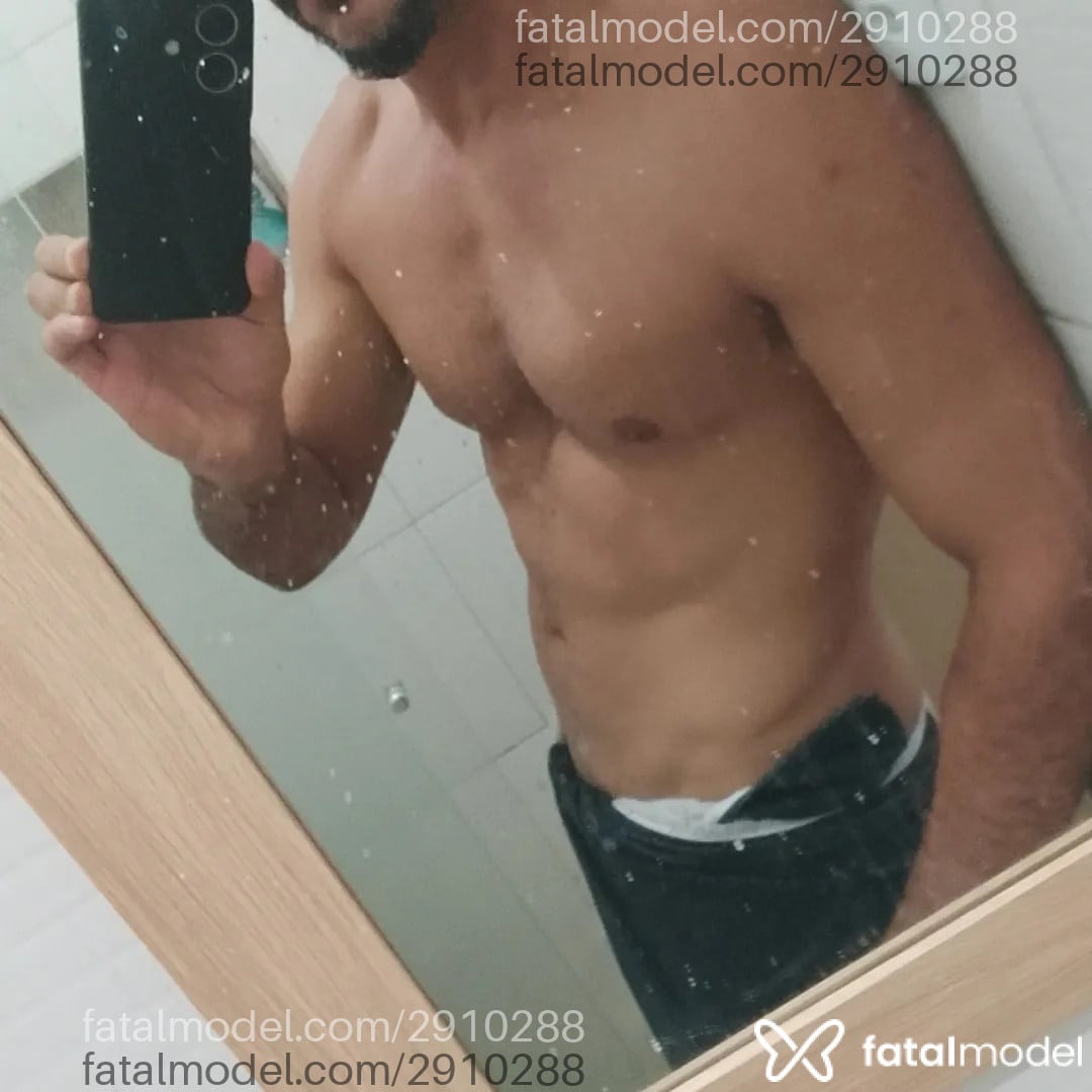 Acompanhante homem trans com cabelo castanho de olhos castanhos - Wagne
