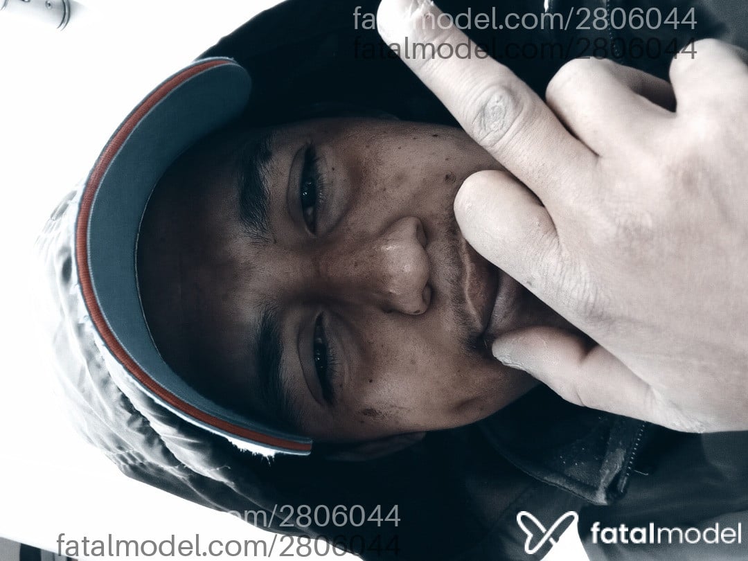 Acompanhante homem com cabelo castanho de olhos castanhos - Vihg Zl