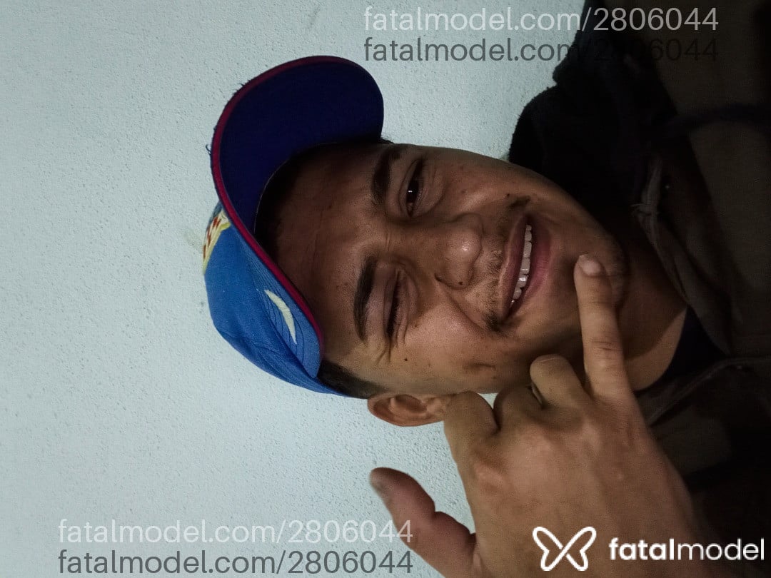 Acompanhante homem com cabelo castanho de olhos castanhos - Vihg Zl