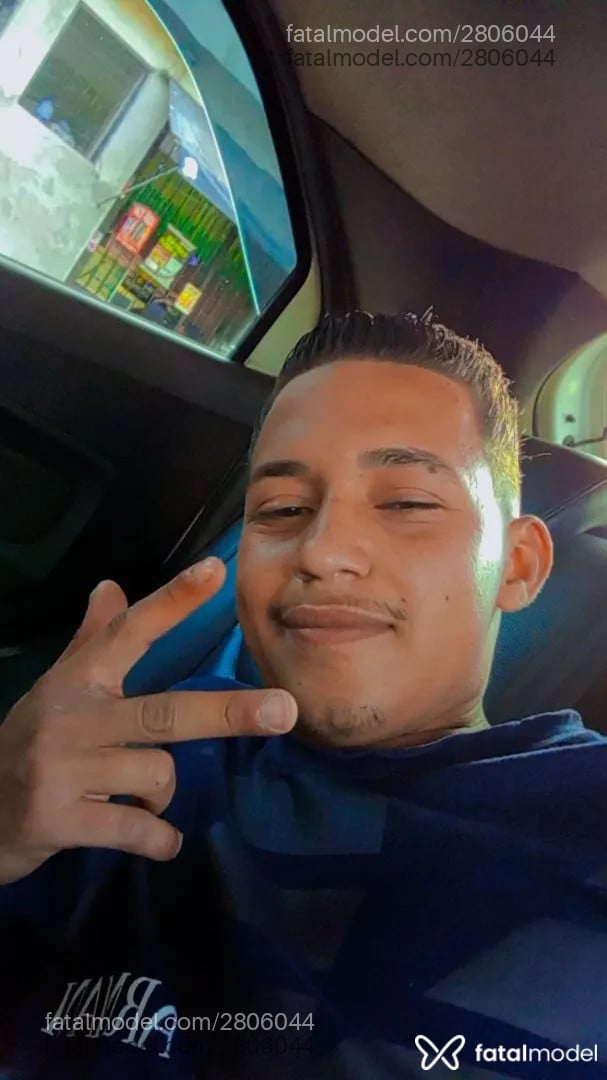 Acompanhante homem com cabelo castanho de olhos castanhos - Vihg Zl