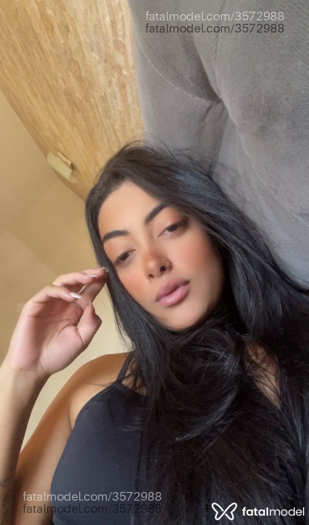 Acompanhante mulher morena (o) de olhos castanhos - Carol