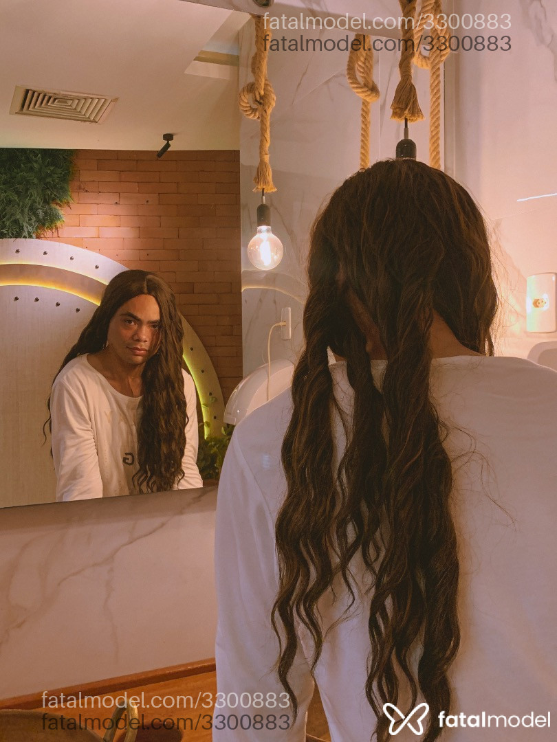 Acompanhante não-binário com cabelo castanho de olhos castanhos - Cauane Acompanhante não-binário com cabelo castanho de olhos castanhos - Cauane