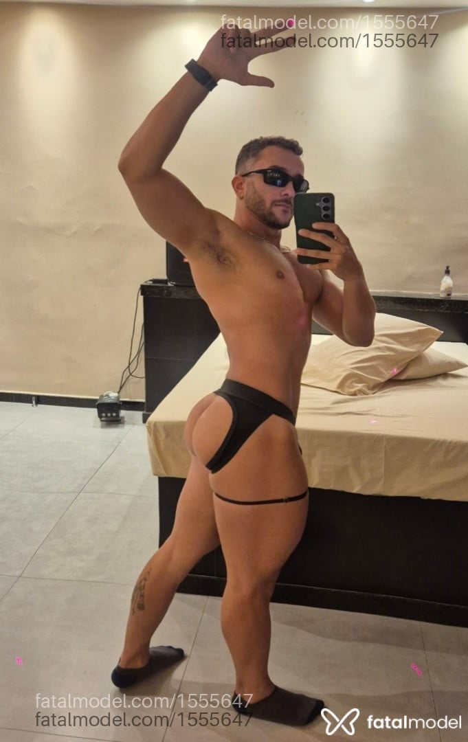 Acompanhante homem com cabelo castanho de olhos castanhos - HENRIQUE