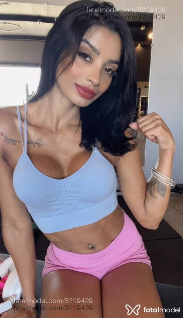 Acompanhante mulher morena (o) de olhos castanhos - Moreninhalopes